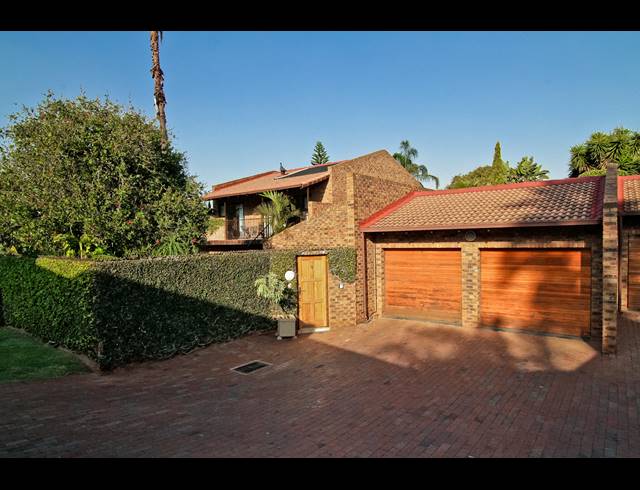 5 BEDROOM TOWNHOUSE FOR SALE IN BRUMA